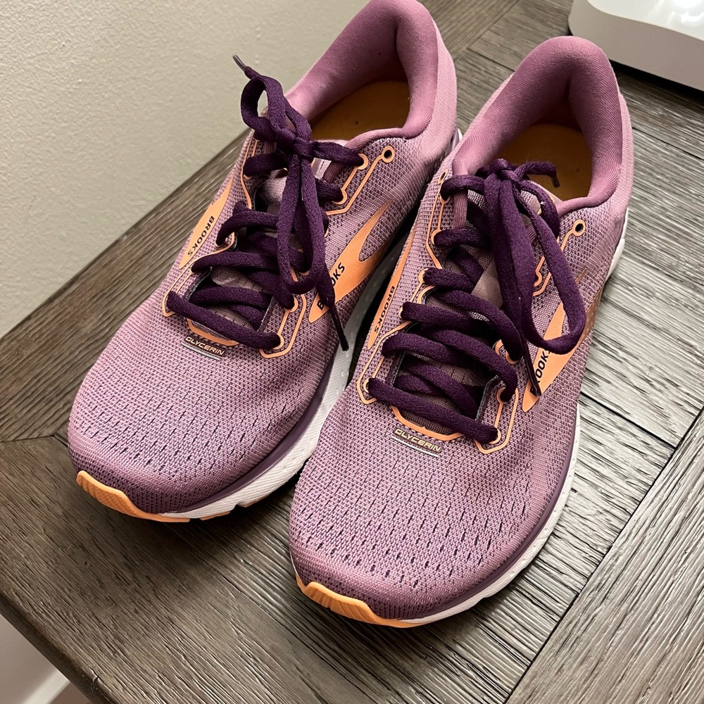 Brooks glycerin sneakers in a perfect condition as new size 6.5